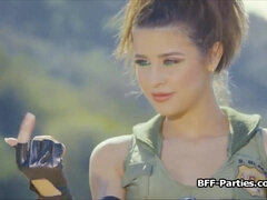 18 jahre, Blasen, Flotter vierer, Freundin, Gruppe, Hardcore, Jungendliche (18+), Uniform