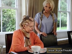 素人, アナル, アジア人, デカパイ, ブロンド, 巨乳な, 中出し, バック