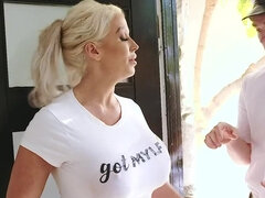 Blonde, Sucer une bite, Mère que j'aimerais baiser, Lait, Actrice du porno