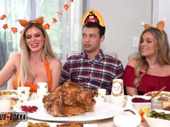 Grosser arsch, Gehörnter ehemann, Familie, Natürlichen titten, Piercing, Tätowierung, Flotter dreier, Ehefrau