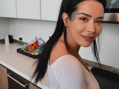 Grosse titten, Blasen, Hundestellung, Handjob, Küche, Milf, Entkleiden, Tätowierung