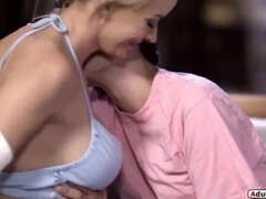 Grosse bite, Gros seins, Sucer une bite, Gorge profonde, Famille, Hard, Mère que j'aimerais baiser, Petite femme