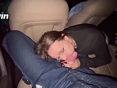 Enthousiasteling, Pijpbeurt, Auto, Stel, Sperma shot, Hardcore, Openbaar, Russisch