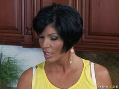 Gros seins, Sucer une bite, Éjaculation interne, Queue, En levrette, Léchez, Maman, Cheveux courts