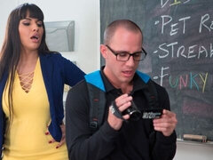 Gros seins, Sucer une bite, En levrette, Hard, Mère que j'aimerais baiser, Rasée, Professeur, Uniforme