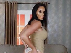 Grosser arsch, Grosse titten, Britisch, Kleid, Lingerie, Sich ausziehen, Titten, Unter dem rock