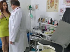 Enthousiasteling, Bruinharig, Rondborstig, Masturbatie, Softcore pornografie, Alleen