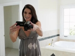 Nosy buddy analyzes attractive stepmother in the bathroom
