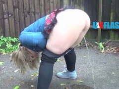 Mollig, Vrouw, Vingeren, Masturbatie, Orgasme, Pissen, Openbaar, Alleen