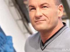 Grote mammen, Pijpbeurt, Dubbele penetratie, Hardcore, Moeder die ik wil neuken, Trio, Tieten likken