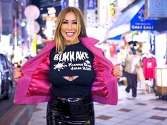 デカパイ, フェラチオ, 気狂い, 顔射, 手コキする, 淫乱熟女, ストリッピング, パイ刷り