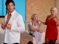 Anal, Cul, Baby sitter, Blonde, Branlette thaïlandaise, Massage, Tatouage, Adolescente