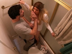 Enthousiasteling, Badkamer, Grote kont, Blond, Pijpbeurt, Sperma in mond, Sperma shot, Realiteit