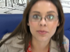 Leie, Grosse titten, Blasen, Braunhaarige, Besamung, Brille, Jeans, Titten