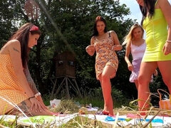 18 летние, Большая жопа, Блондинки, Хд, На природе, Вечеринка, Реалити, Молоденькие