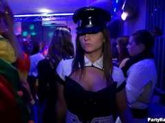 Enthousiasteling, Grote lul, Aangekleed, Dansen, Lul, Rok, Kousen, Swinger