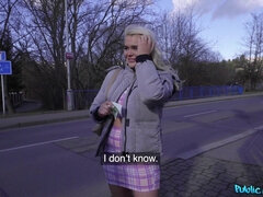 Amateur, Británico, Checa, Europeo, Tetas naturales, Al aire libre, Pov, Falda