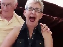 Enthousiasteling, Sperma shot, Lul, Brillen, Hardcore, Rijpe lesbienne, Kort haar, Zuigen