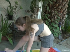 Blond, Harig, Masturbatie, Buiten, Dikke tepels, Tatoeage