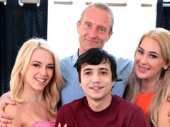 Grosser arsch, Grosser schwanz, Blasen, Flotter vierer, Natürlichen titten, Muschi, Jungendliche (18+), Titten