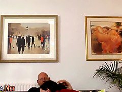Beauté, Britannique, Brunette brune, Femme couguar, Hard, Maman, Transsexuelle, Jarretelles