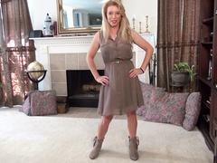 Blonde, Masturbation, Mère que j'aimerais baiser, Culottes ou slips, Petite femme, Chatte, Rasée, Solo