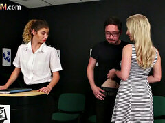 Любители, Минет, Британки, Одетые девушки голые парни, Фетиш, Группа, В офисе, Подглядывание