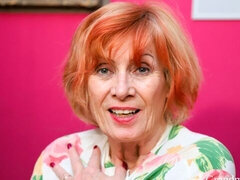 Gros cul, Gros seins, Masturbation, Mature, Mère que j'aimerais baiser, Rousse roux, Cheveux courts, Dénudage