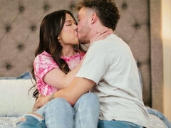 アジア人, ベッドルーム, 茶髪の, 中国人, 異人種間, ジーンズ, キス, ゴックンする