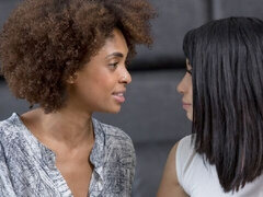 Schlafzimmer, Interrassisch, Küssen, Lecken, Lingerie, Masturbation, Rasiert, Titten