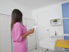 Gros seins, Brunette brune, Médecin, Hard, Actrice du porno, Réalité, Gicler, Nénés