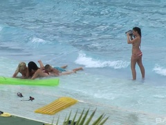 Анальный секс, Блондинки, Брюнетки, Женщины, На природе, Пирсинг, Втроем