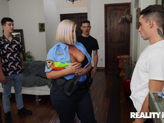 Amerikanisch, Grosser arsch, Grosse titten, Blondine, Stiefel, Cfnm, Muschi, Hintern versohlen