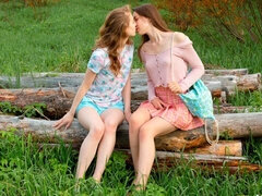 Жопа, Блондинки, Поцелуи, Лесбиянка, Мастурбация, Тощие, Молоденькие, Сиськи