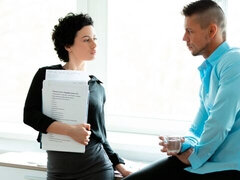 Grosse bite, Brunette brune, Léchez, Chatte, Élève, Cheveux courts, Jarretelles