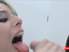 18 ans, Amateur, Sucer une bite, Compilation, Tir de sperme, Trou de la gloire, Mature, Adolescente