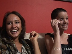 Enthousiasteling, Bruinharig, Brillen, Groep, Huisgemaakt, Zoenen, Moeder die ik wil neuken, Zuigen