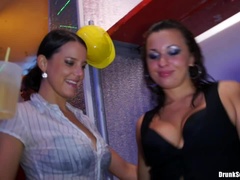 Vestidas, Sexo duro, Interracial, Lesbiana, Orgía, Estrella porno, Satén, Mojado