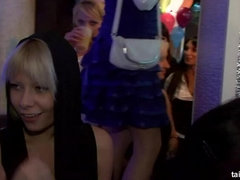 Mamada, Morena, Penetracion con dedos, Gafas, Cuero, Lesbiana, Lamidas, Coño