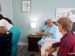 Zwart, Pijpbeurt, Hondjeshouding, Zwart, 1 man 2 vrouwen, Kokhalzen, Lesbisch, Natuurlijke tieten