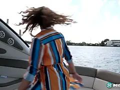 Gros seins, Bikini, Brunette brune, Poilue, Hd, De plein air, Chatte, Solo