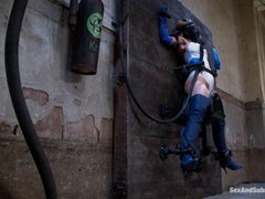 Blonde, Bondage, Brunette brune, Domination, Fétiche, Interracial, Masque, Muscle