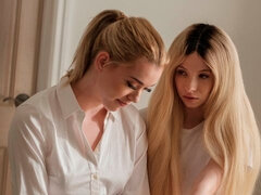 Blondine, Freundin, Küssen, Masturbation, Muschi, Strümpfe, Entkleiden, Titten