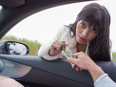 Grosser arsch, Grosser schwanz, Grosse titten, Braunhaarige, Auto, Hundestellung, Milf, Im freien