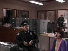 Grosser arsch, Grosse titten, Blasen, Handjob, Milf, Polizei, Uniform, Vintage