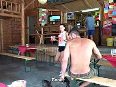 Chica, Mamada, Pareja, Checa, Sexo duro, Público, Tetas, Gemelos