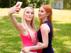 Большая жопа, Блондинки, Пальцем, Поцелуи, Лесбиянка, Лизание, Милф, Стриптизерша