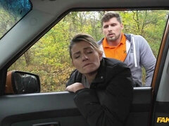 Amateur, Cul, Brunette brune, Voiture, Habillées, Public, Rasée, Maigrichonne