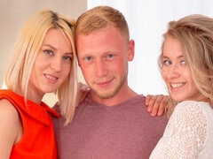 Arsch, Tussi, Blondine, Blasen, Frau frau mann, Handjob, Tätowierung, Jungendliche (18+)