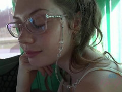 Besamung, Flashen, Masturbation, Öl, Orgasmus, Im freien, Abendanzug, Titten